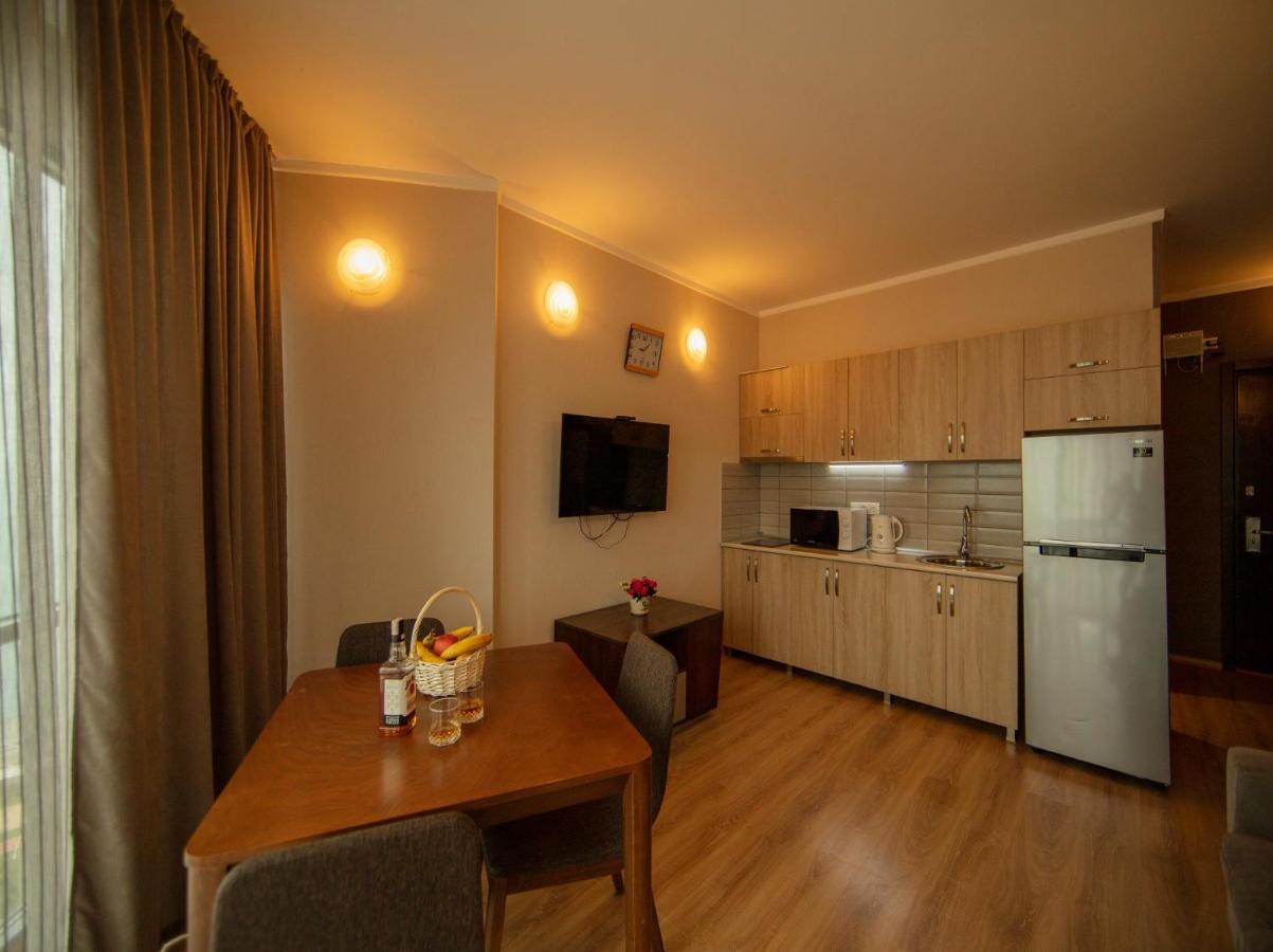 Tower Apartments บาทูมิ ภายนอก รูปภาพ