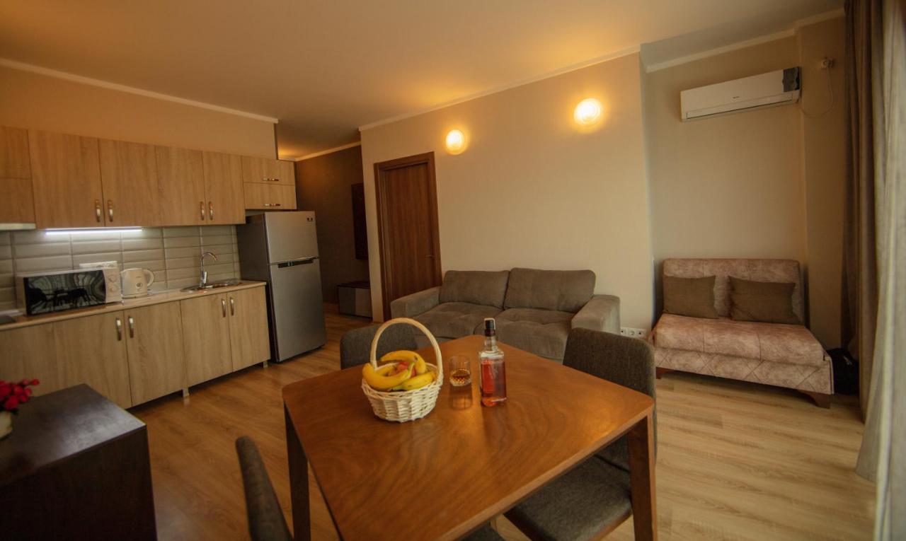 Tower Apartments บาทูมิ ภายนอก รูปภาพ
