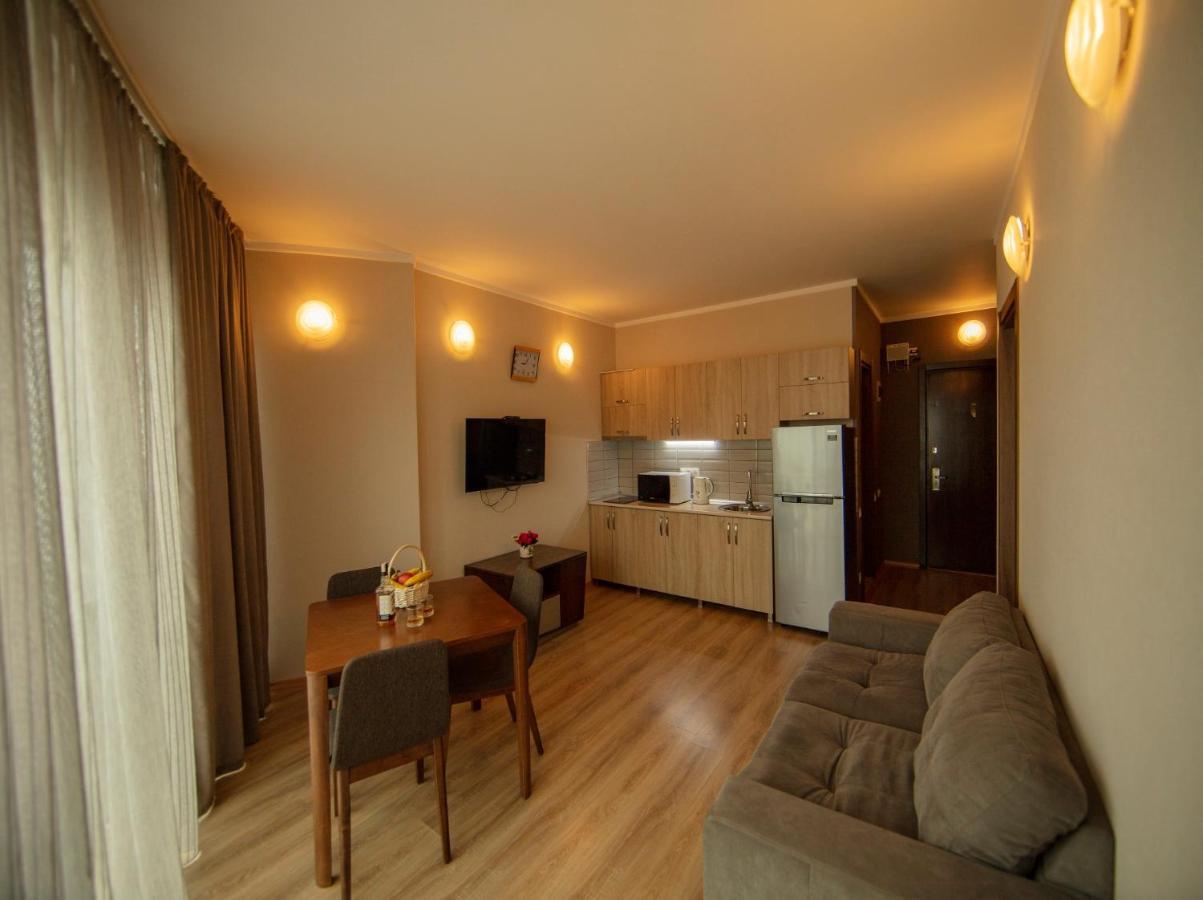 Tower Apartments บาทูมิ ภายนอก รูปภาพ