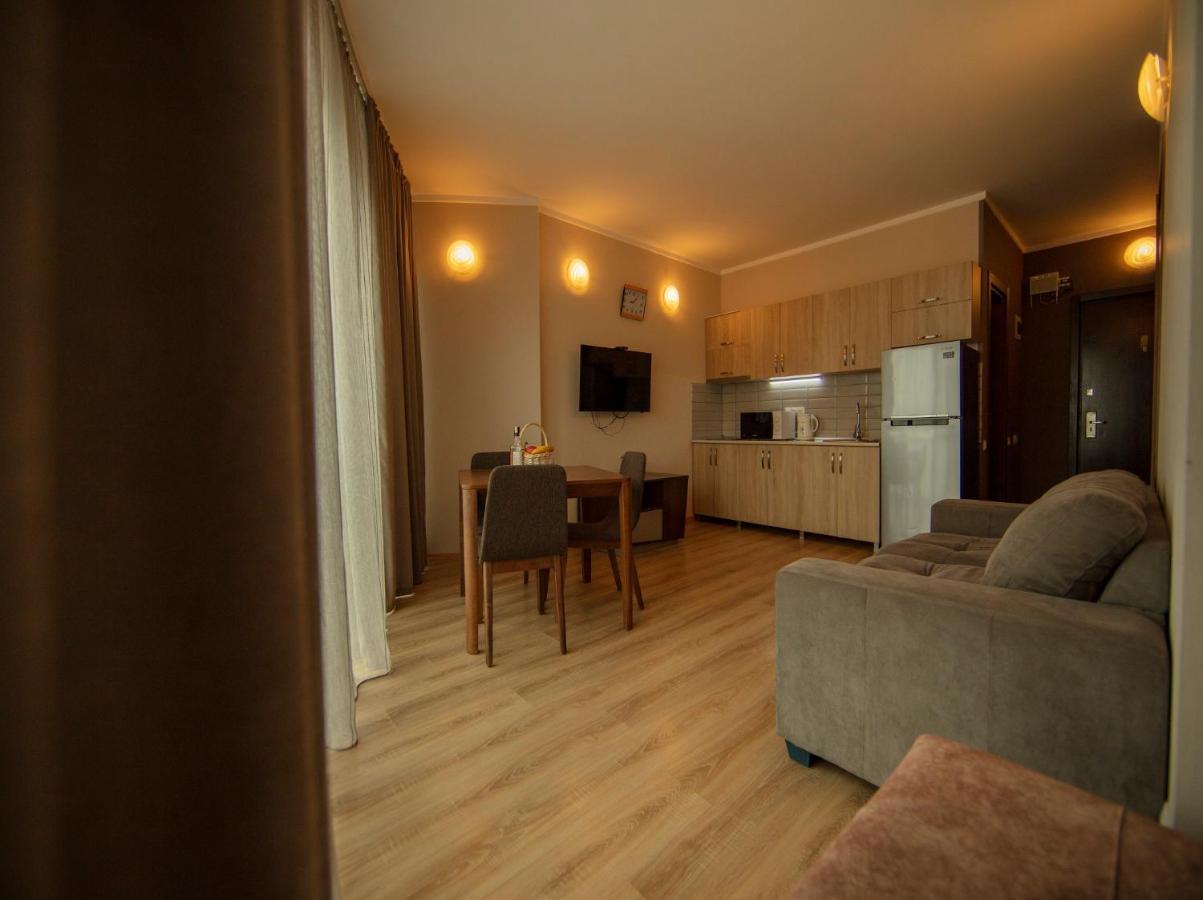 Tower Apartments บาทูมิ ภายนอก รูปภาพ